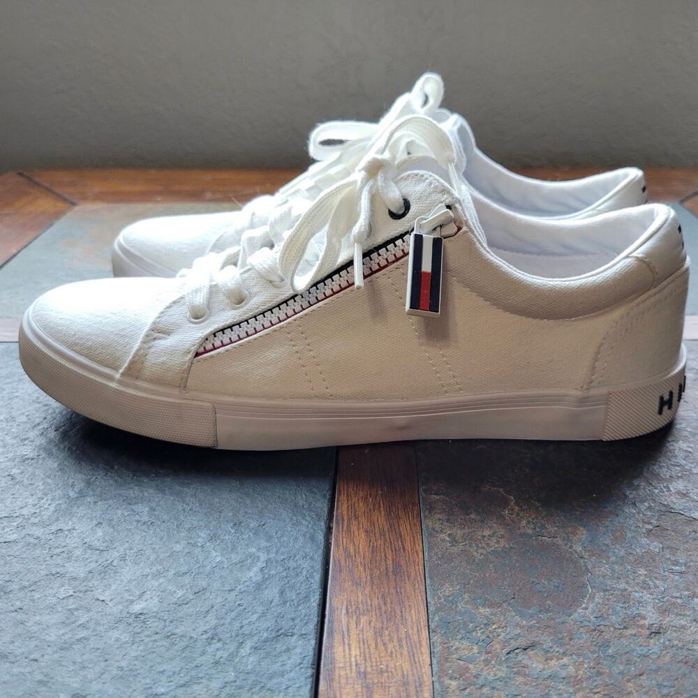 Tommy Hilfiger ‘Paskal2’ Women’s 10 Low Top Sneaker - Picture 2 of 8